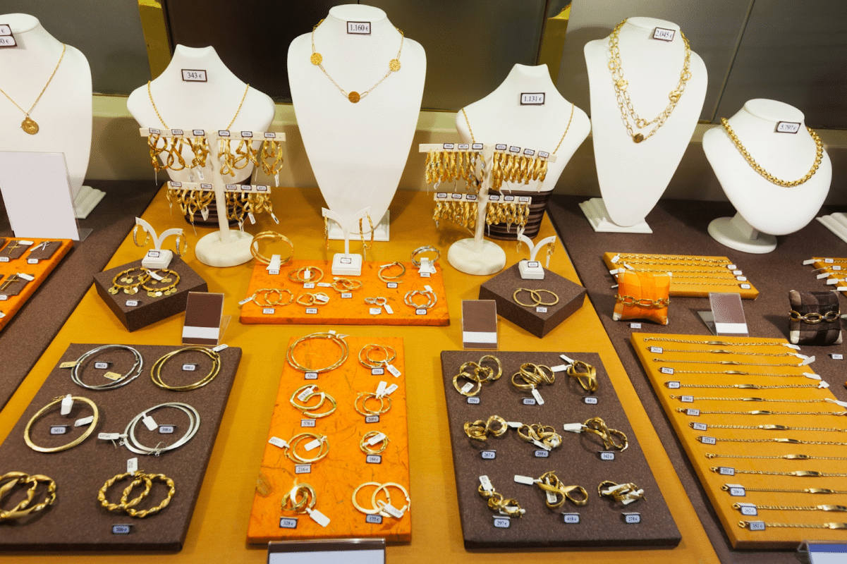 A well-designed flea market booth 